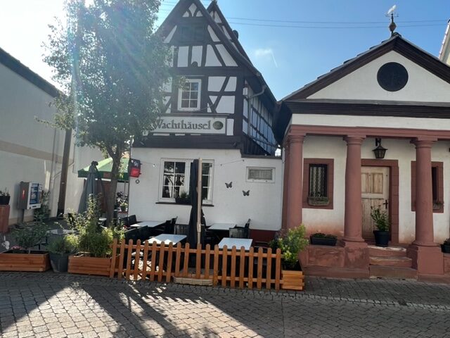 Das Bild zeigt das berühmte Wachthaus in Hagenbach aus dem 19. Jahrhundert.